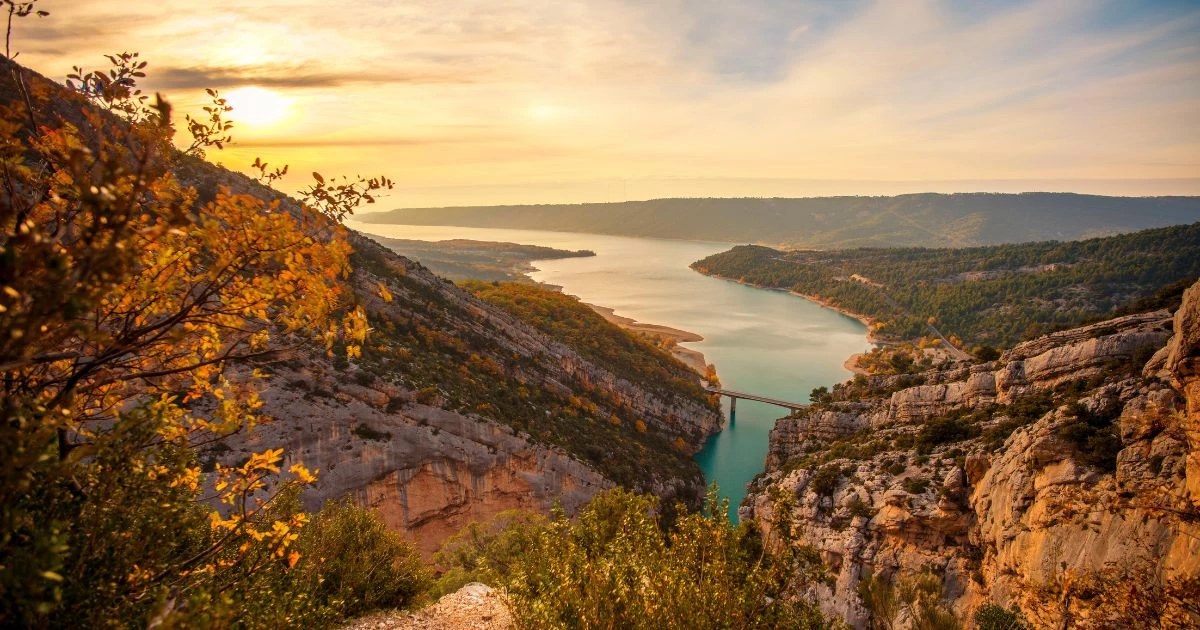 Panoramic view of the Verdon lakes and rivers from above, along the trekking route